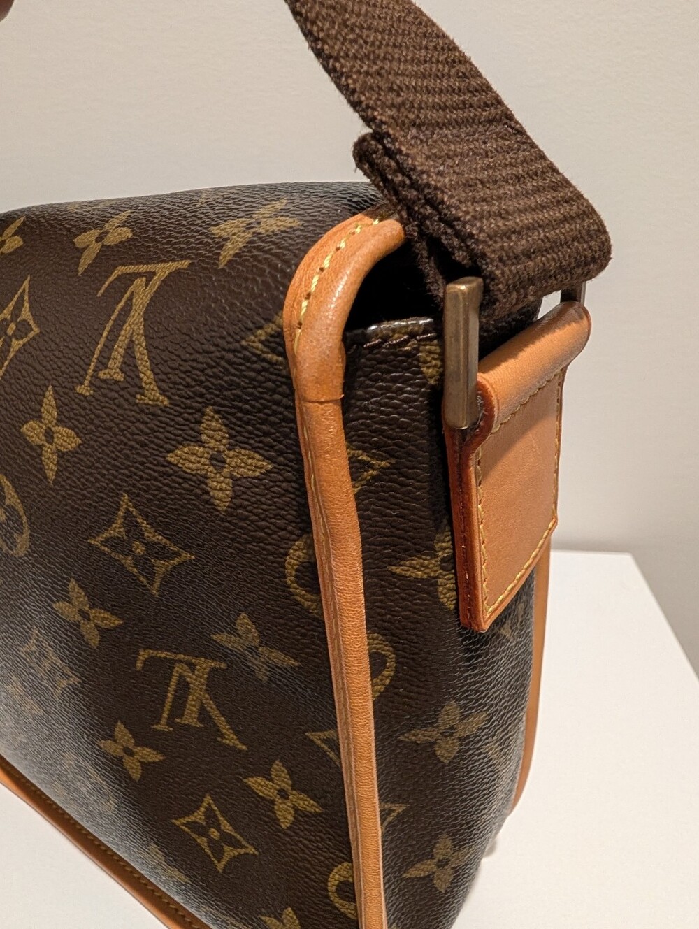 Louis Vuitton Monogram Bosphore Messenger PM – Excellent Condition COA Included - Picture 12 of 16